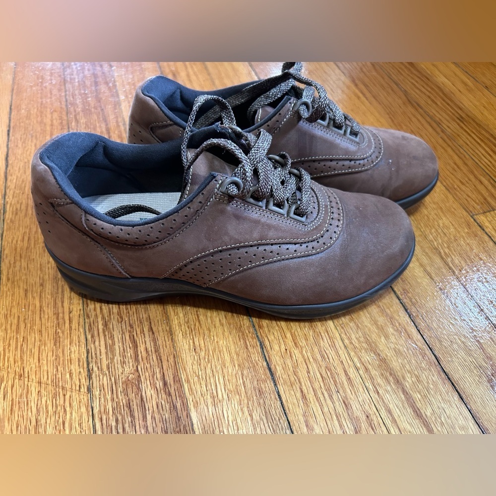 SAS Women's Walk Easy Lace Up Walking Shoes, Chocolate Nubuck 7.5 M